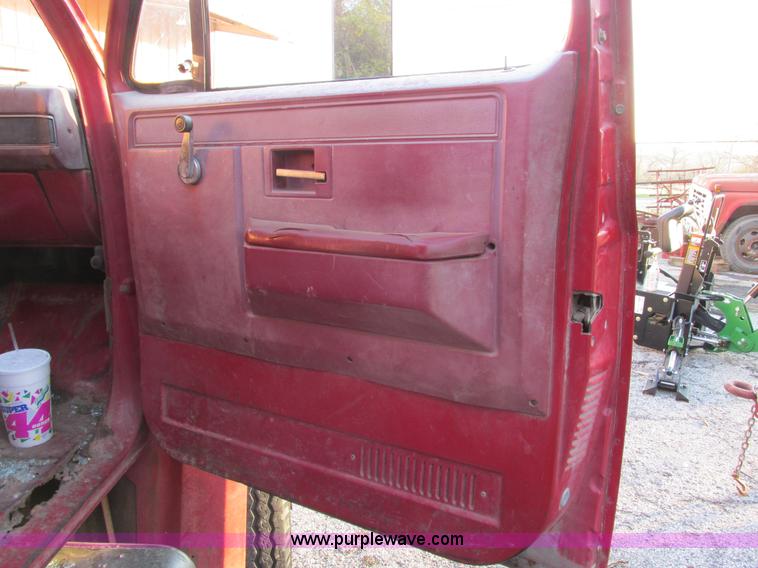 image for item F4069 1982 GMC TopKick 6000 dump truck