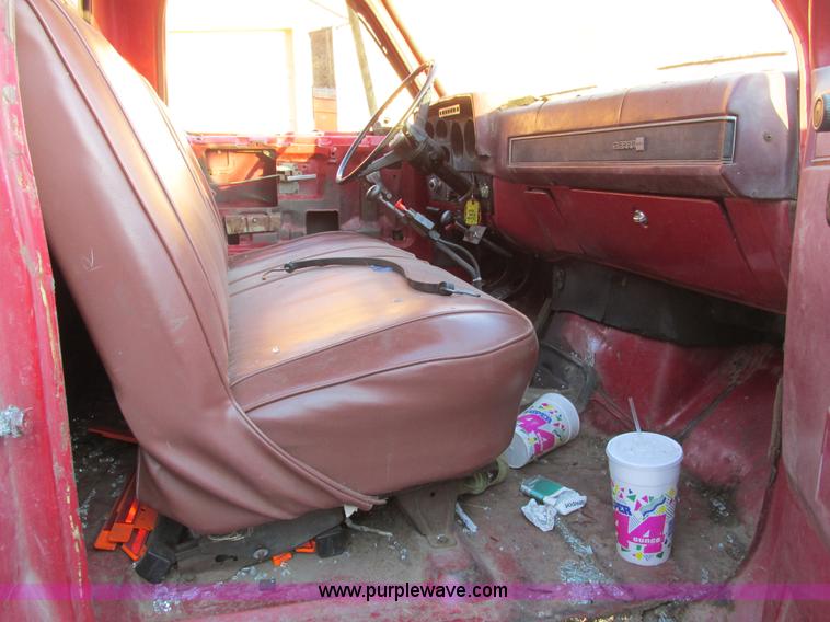 image for item F4069 1982 GMC TopKick 6000 dump truck