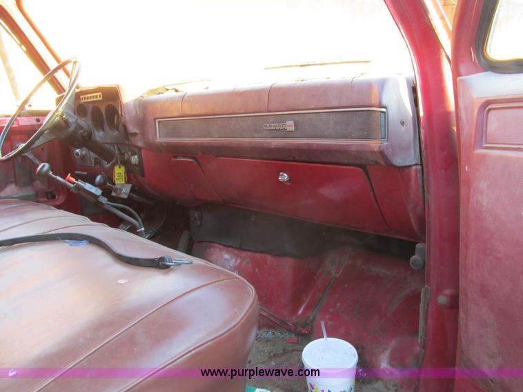 image for item F4069 1982 GMC TopKick 6000 dump truck