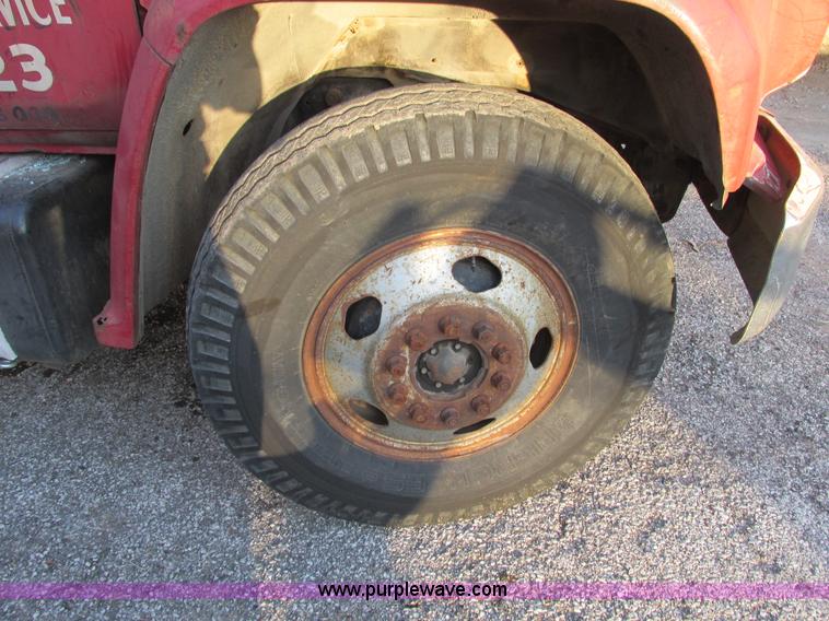 image for item F4069 1982 GMC TopKick 6000 dump truck