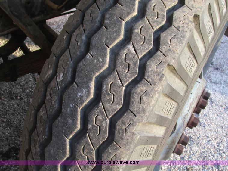 image for item F4069 1982 GMC TopKick 6000 dump truck