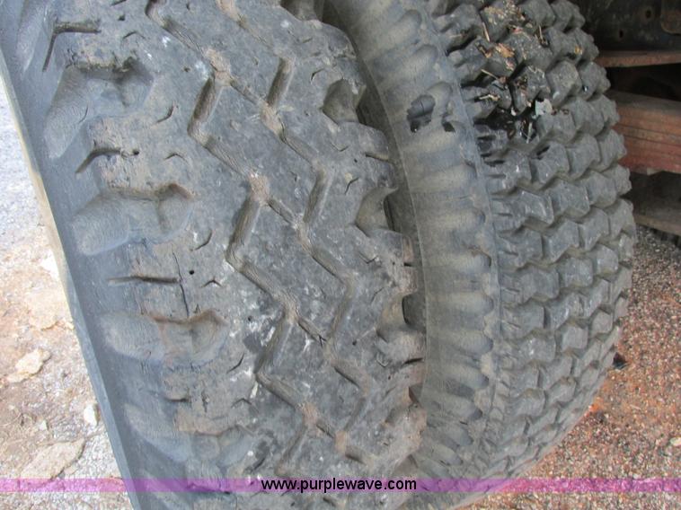 image for item F4069 1982 GMC TopKick 6000 dump truck