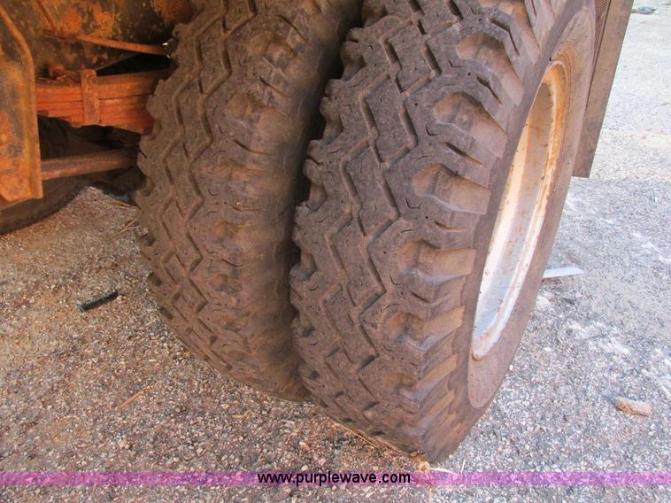image for item F4069 1982 GMC TopKick 6000 dump truck