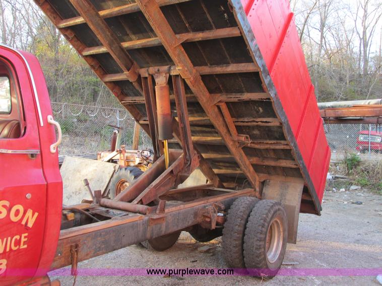 image for item F4069 1982 GMC TopKick 6000 dump truck