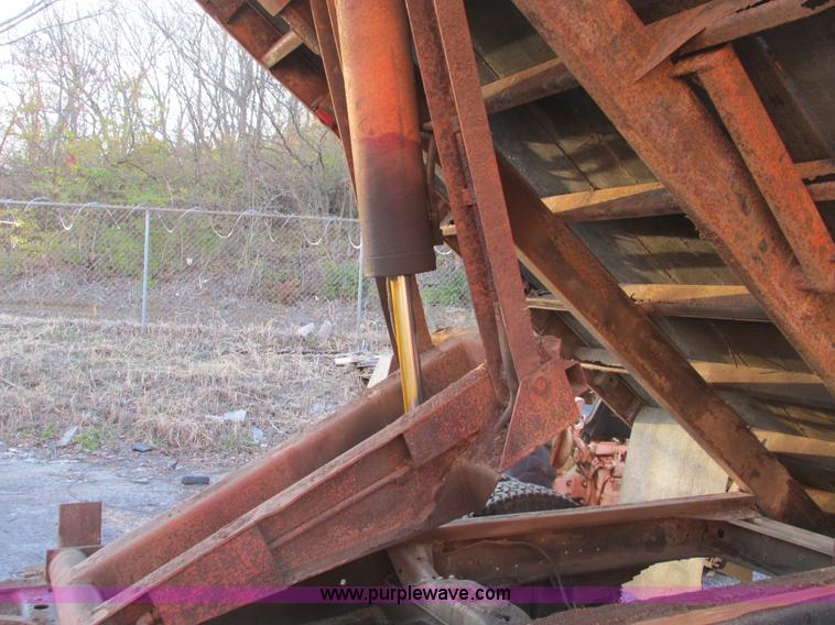 image for item F4069 1982 GMC TopKick 6000 dump truck