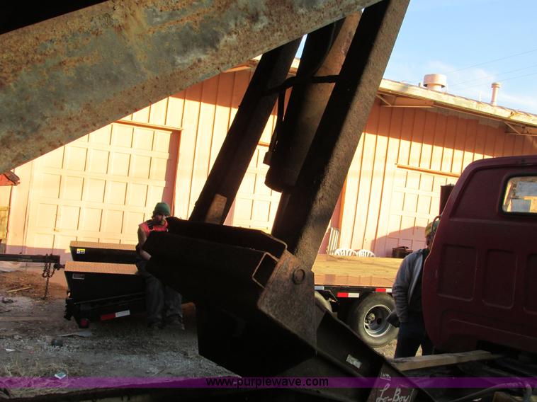 image for item F4069 1982 GMC TopKick 6000 dump truck