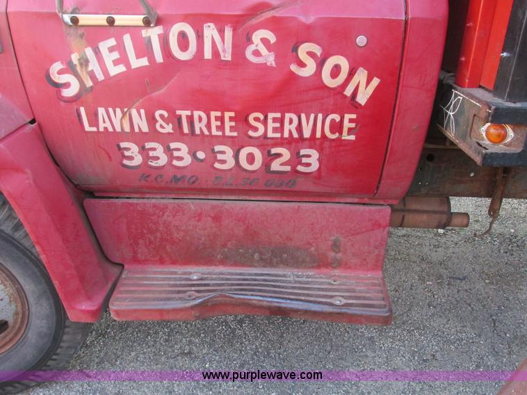 image for item F4069 1982 GMC TopKick 6000 dump truck
