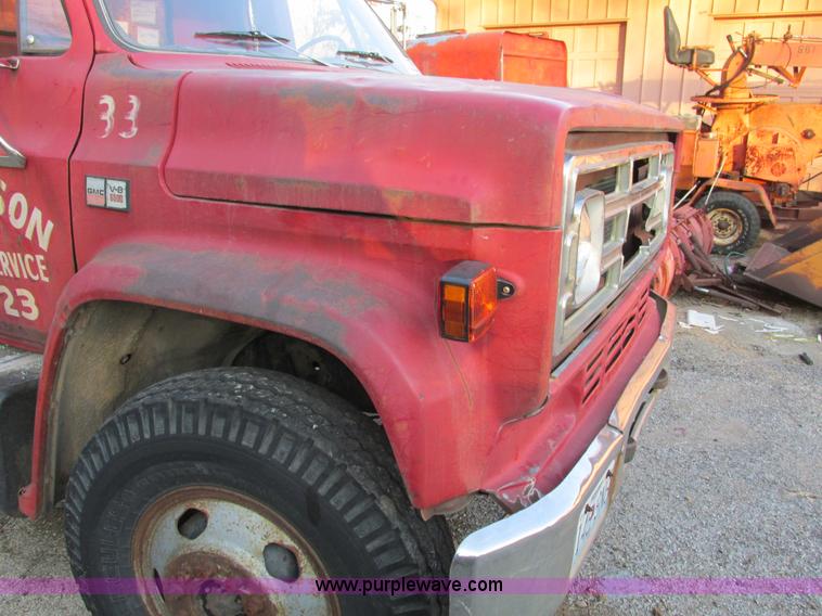 image for item F4069 1982 GMC TopKick 6000 dump truck