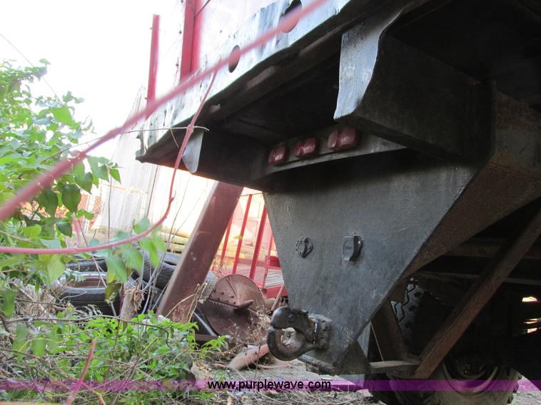 image for item F4069 1982 GMC TopKick 6000 dump truck