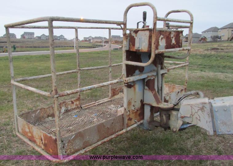 image for item F4155 1996 Genie S40 boom lift