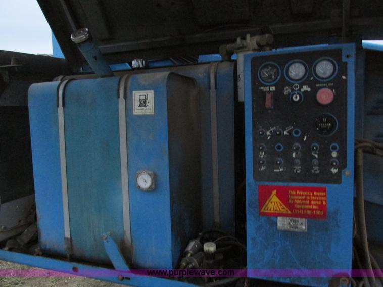 image for item F4155 1996 Genie S40 boom lift