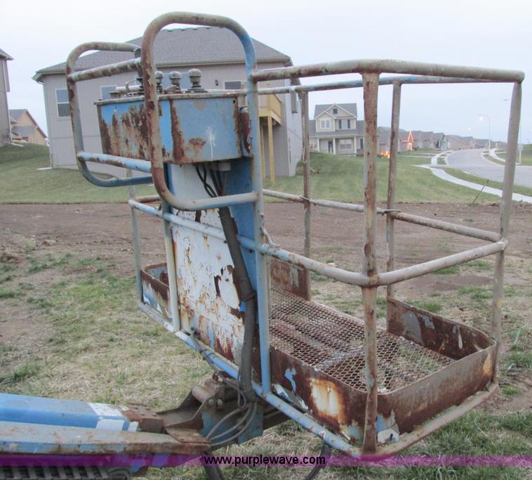 image for item F4156 1993 Genie Z-45/22 boom lift