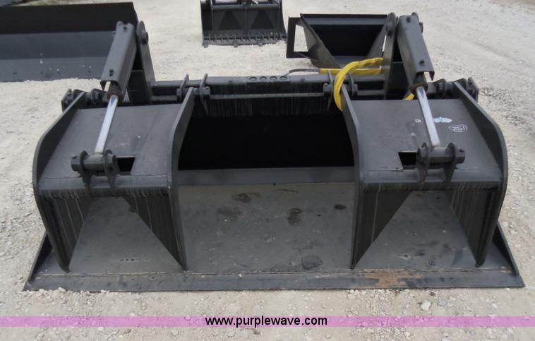 image for item H9887 Wildkat heavy duty skid steer grapple bucket