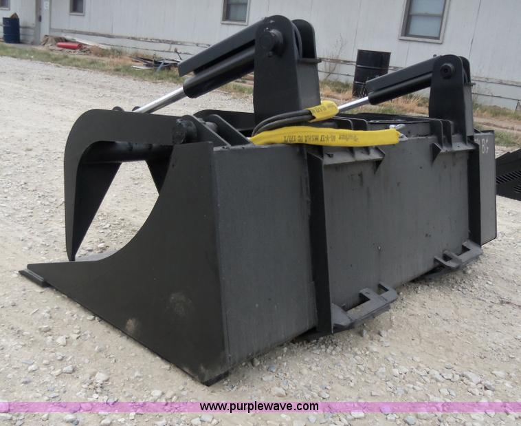 image for item H9887 Wildkat heavy duty skid steer grapple bucket
