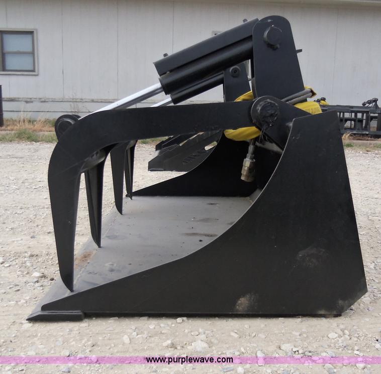 image for item H9887 Wildkat heavy duty skid steer grapple bucket