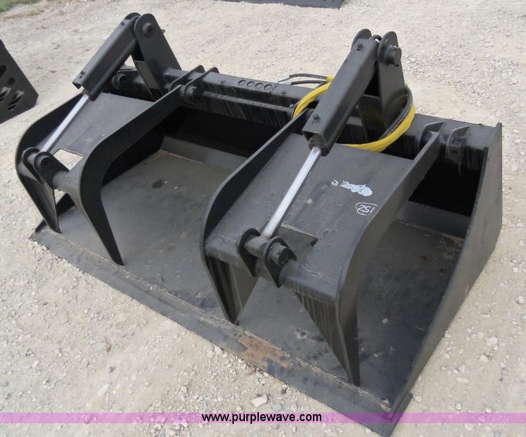 image for item H9887 Wildkat heavy duty skid steer grapple bucket