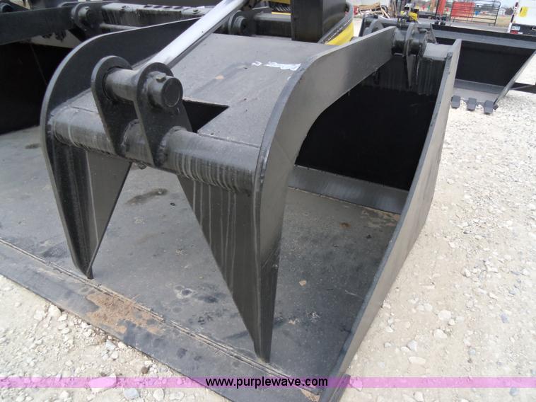 image for item H9887 Wildkat heavy duty skid steer grapple bucket
