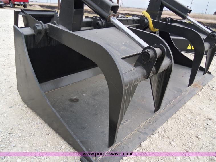 image for item H9887 Wildkat heavy duty skid steer grapple bucket