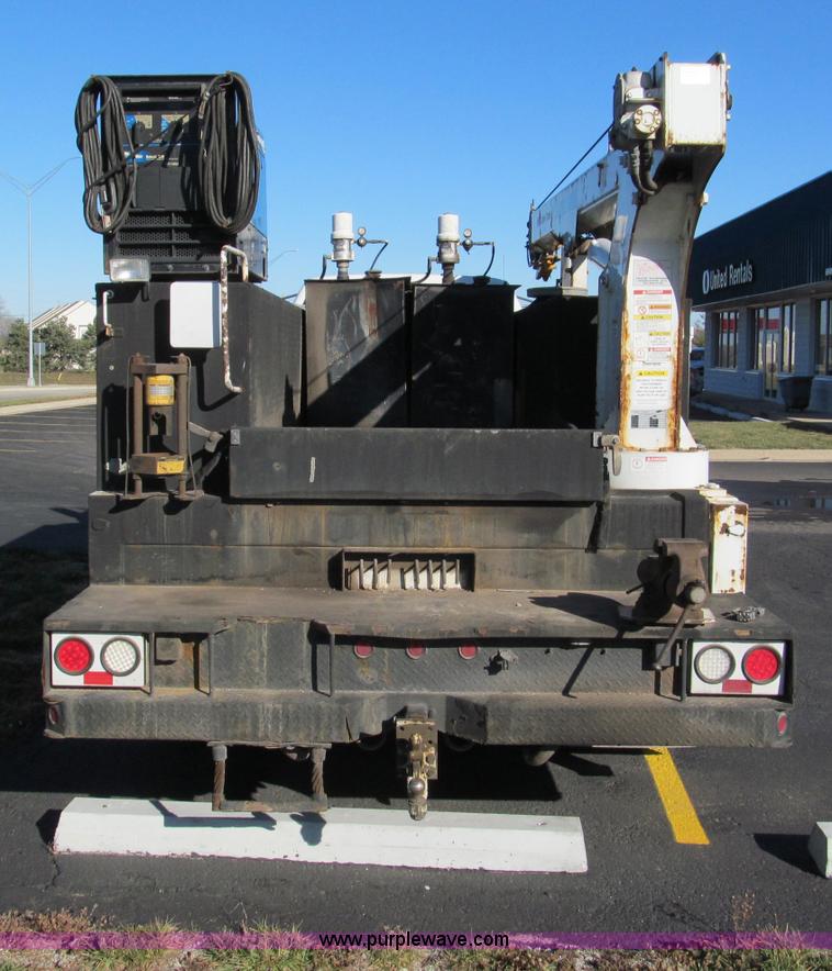 image for item E5838 2005 Ford F750 XLT Super Duty service truck