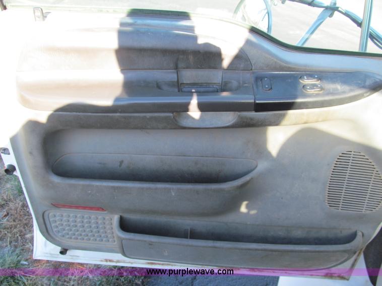 image for item E5838 2005 Ford F750 XLT Super Duty service truck