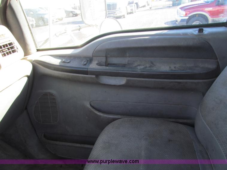 image for item E5838 2005 Ford F750 XLT Super Duty service truck