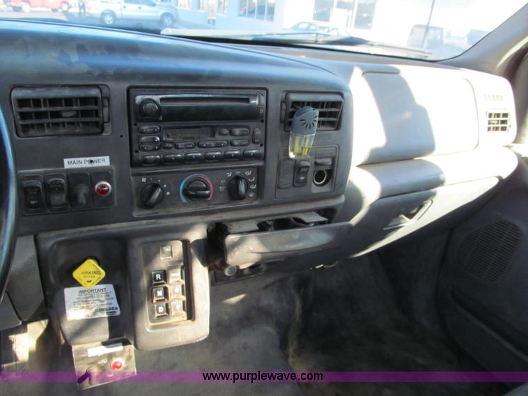 image for item E5838 2005 Ford F750 XLT Super Duty service truck