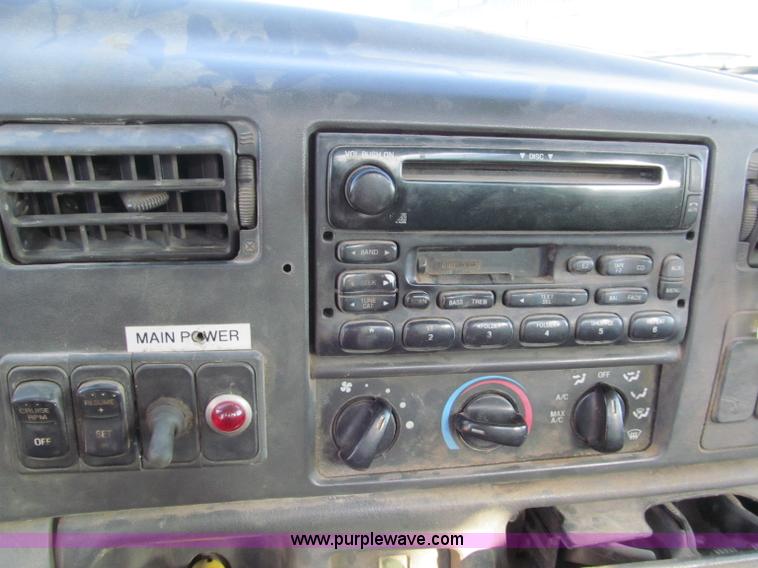 image for item E5838 2005 Ford F750 XLT Super Duty service truck