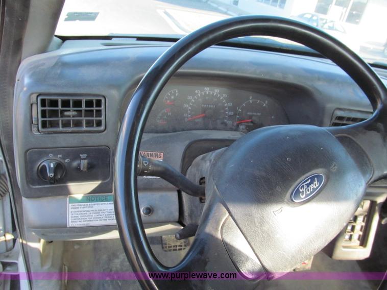 image for item E5838 2005 Ford F750 XLT Super Duty service truck