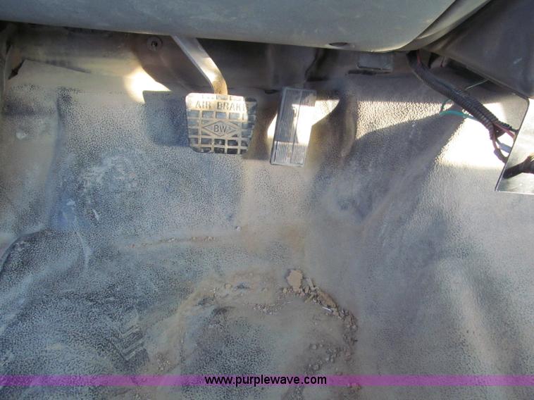 image for item E5838 2005 Ford F750 XLT Super Duty service truck