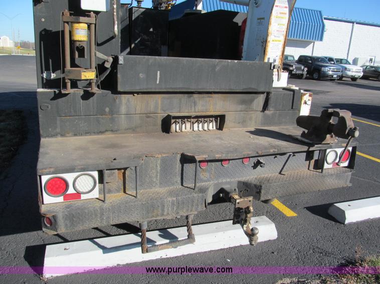 image for item E5838 2005 Ford F750 XLT Super Duty service truck