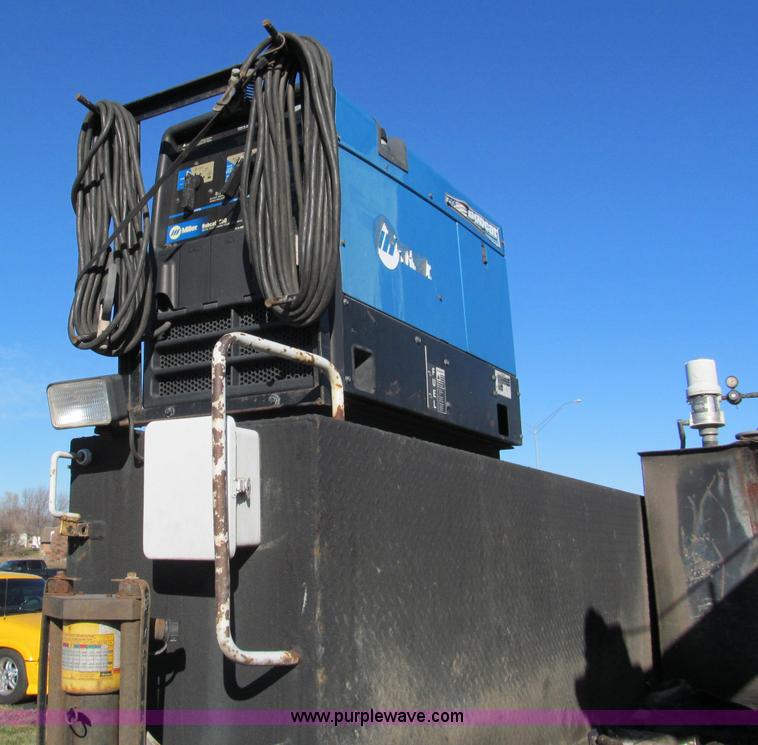 image for item E5838 2005 Ford F750 XLT Super Duty service truck