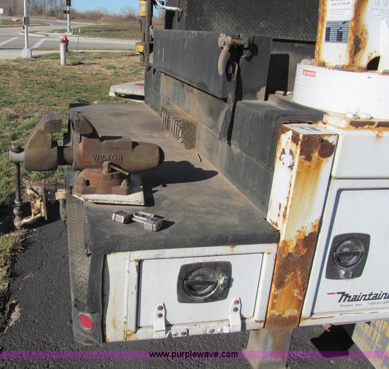image for item E5838 2005 Ford F750 XLT Super Duty service truck