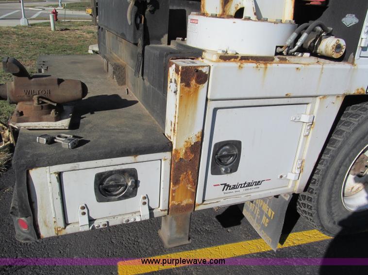 image for item E5838 2005 Ford F750 XLT Super Duty service truck