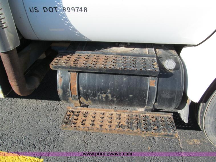 image for item E5838 2005 Ford F750 XLT Super Duty service truck