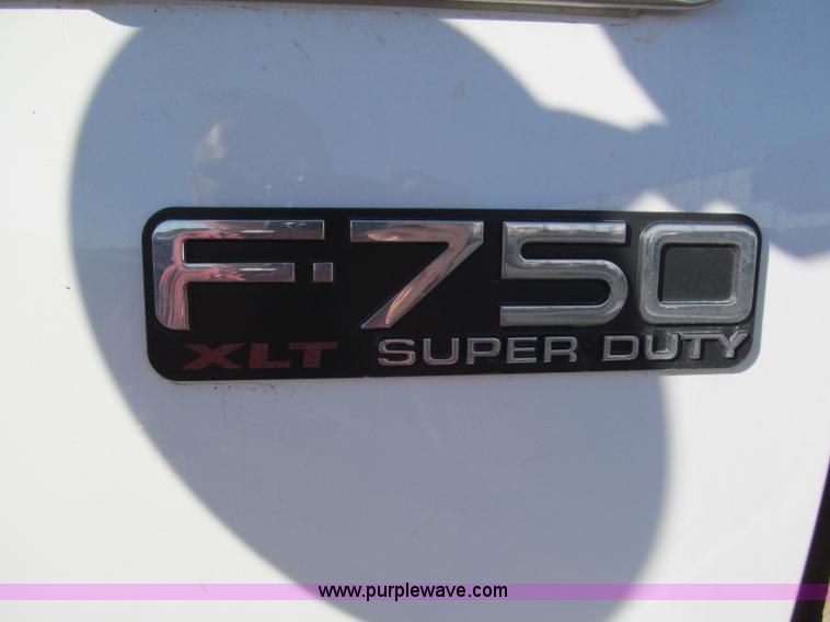 image for item E5838 2005 Ford F750 XLT Super Duty service truck