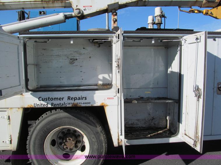 image for item E5838 2005 Ford F750 XLT Super Duty service truck
