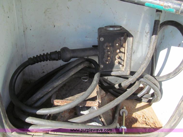image for item E5838 2005 Ford F750 XLT Super Duty service truck