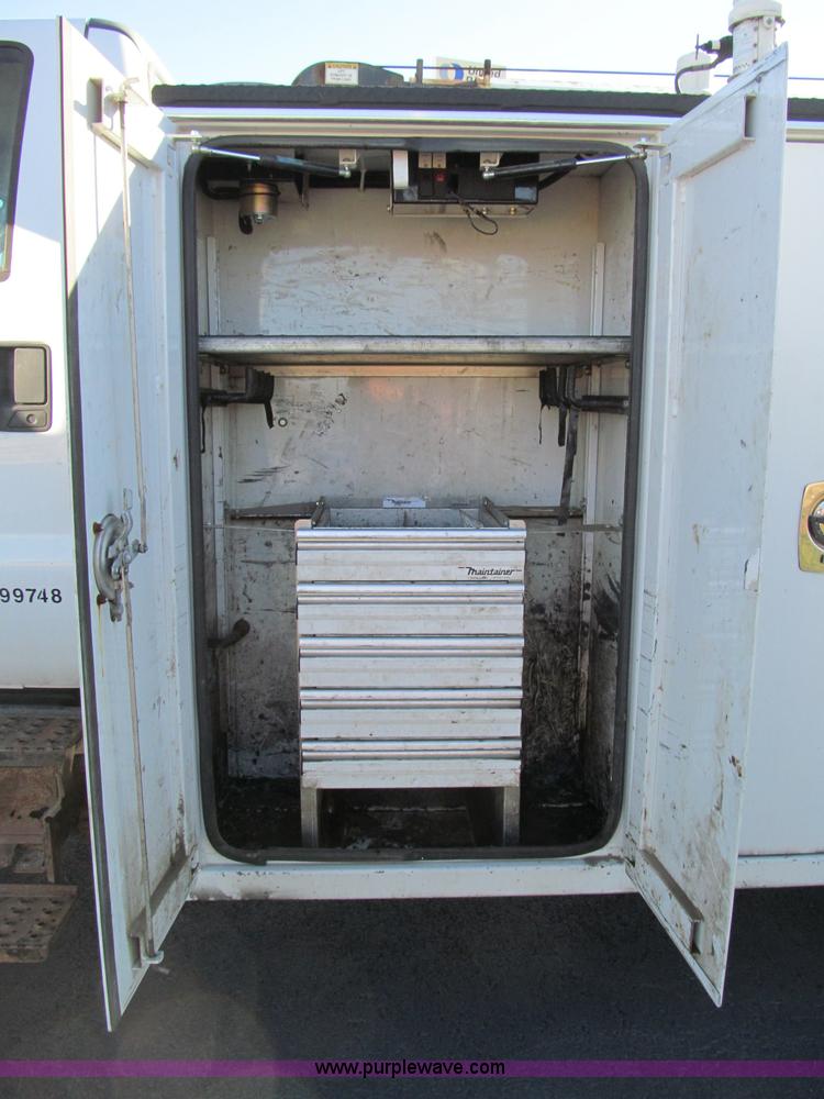 image for item E5838 2005 Ford F750 XLT Super Duty service truck