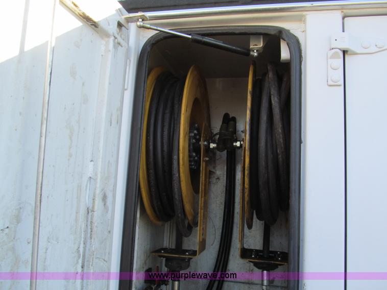 image for item E5838 2005 Ford F750 XLT Super Duty service truck