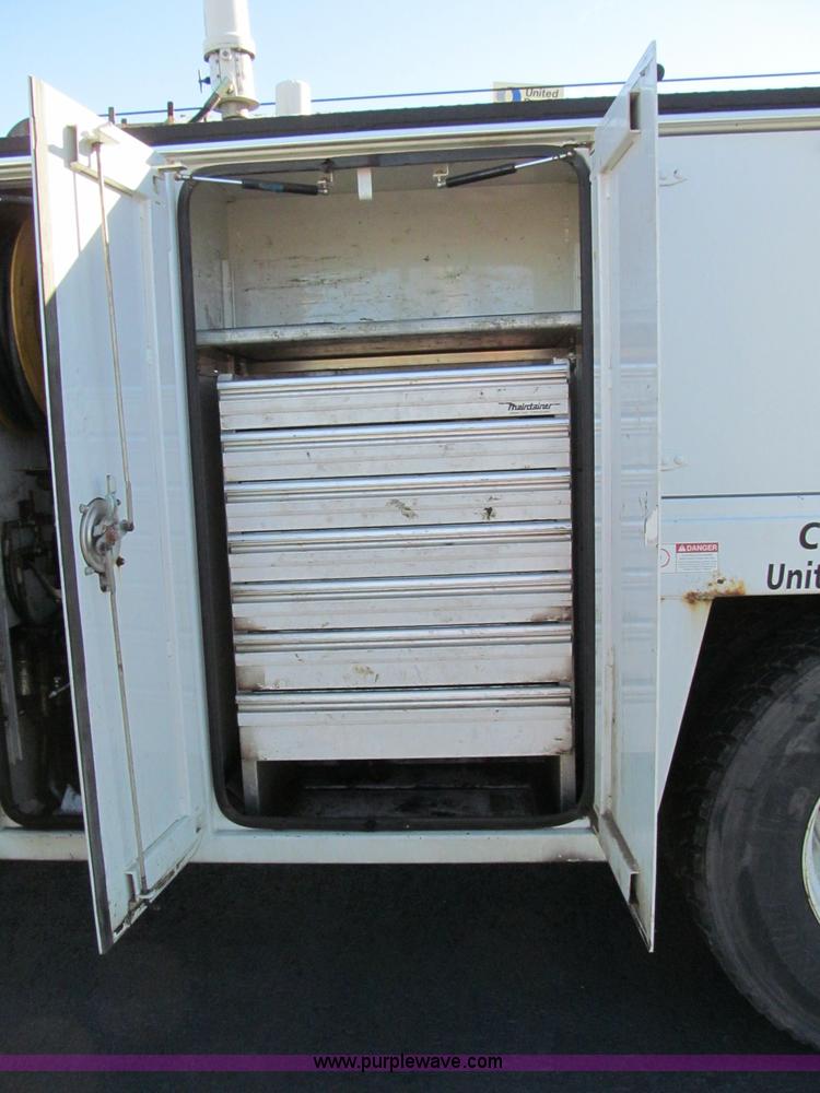 image for item E5838 2005 Ford F750 XLT Super Duty service truck