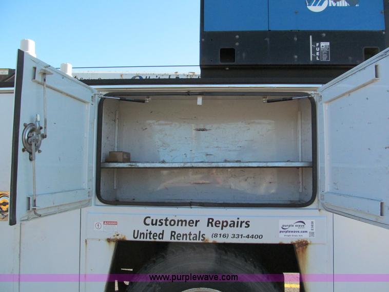 image for item E5838 2005 Ford F750 XLT Super Duty service truck