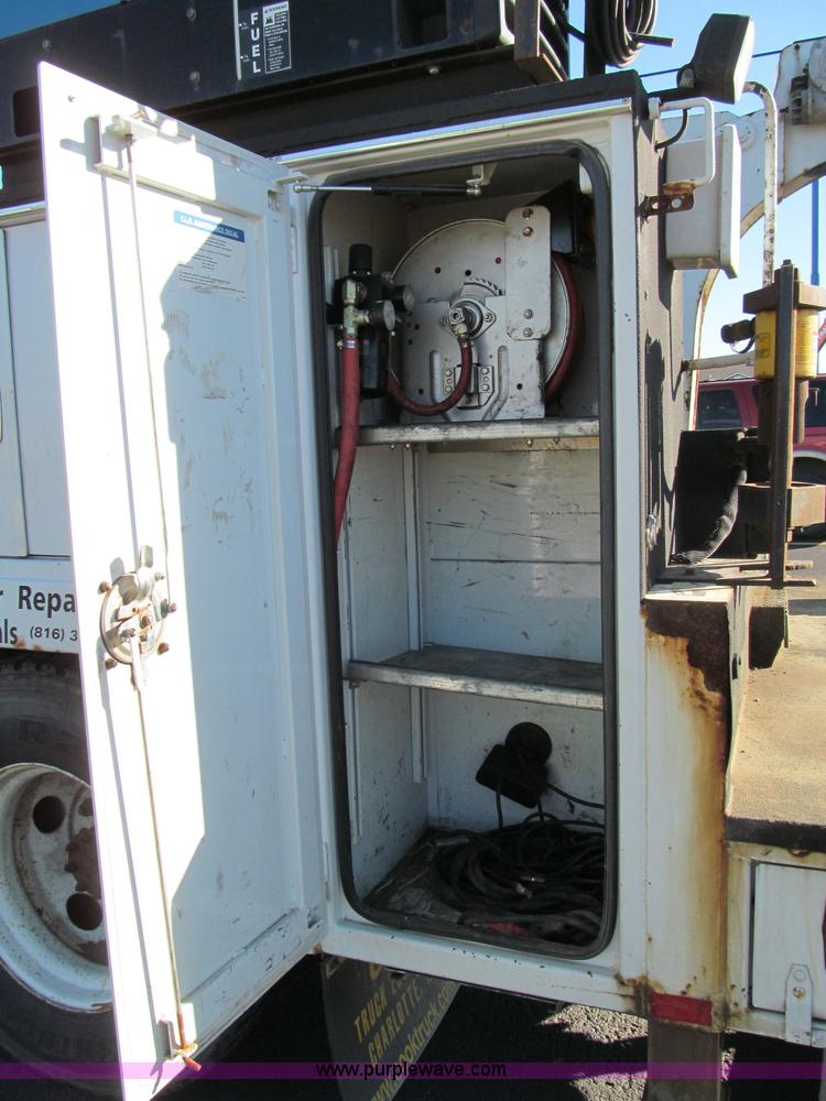 image for item E5838 2005 Ford F750 XLT Super Duty service truck
