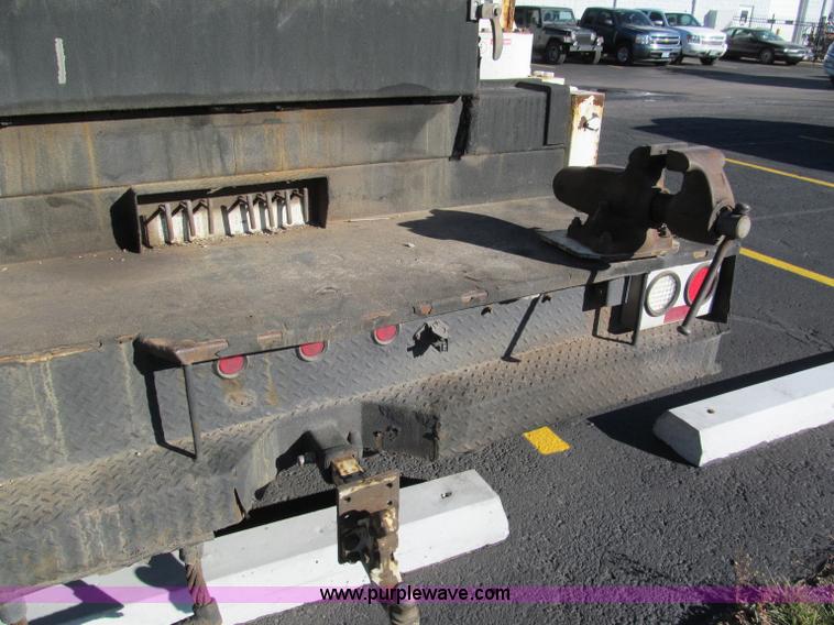 image for item E5838 2005 Ford F750 XLT Super Duty service truck