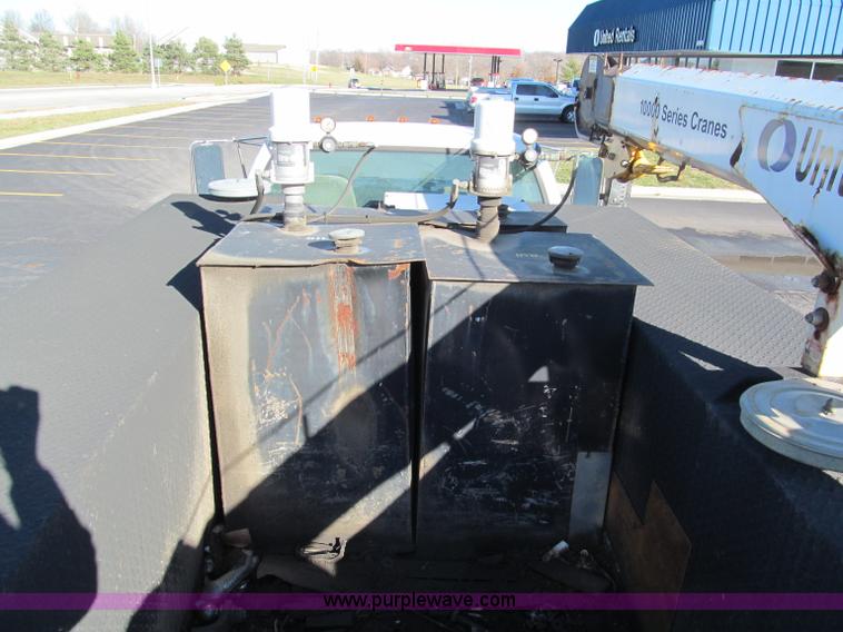 image for item E5838 2005 Ford F750 XLT Super Duty service truck