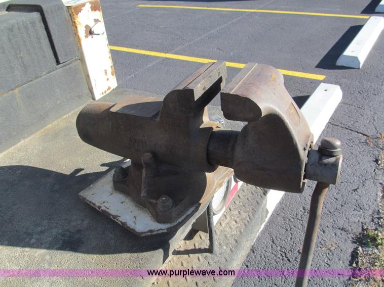 image for item E5838 2005 Ford F750 XLT Super Duty service truck