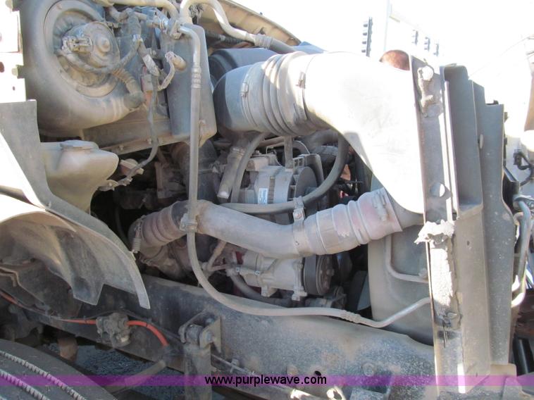 image for item E5838 2005 Ford F750 XLT Super Duty service truck