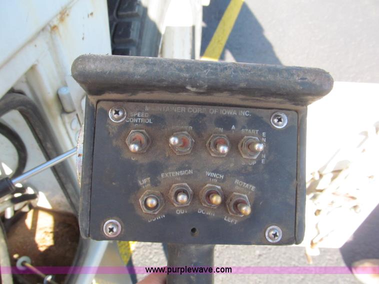 image for item E5838 2005 Ford F750 XLT Super Duty service truck