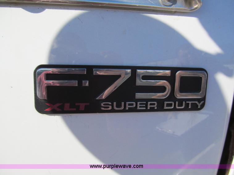 image for item E5838 2005 Ford F750 XLT Super Duty service truck