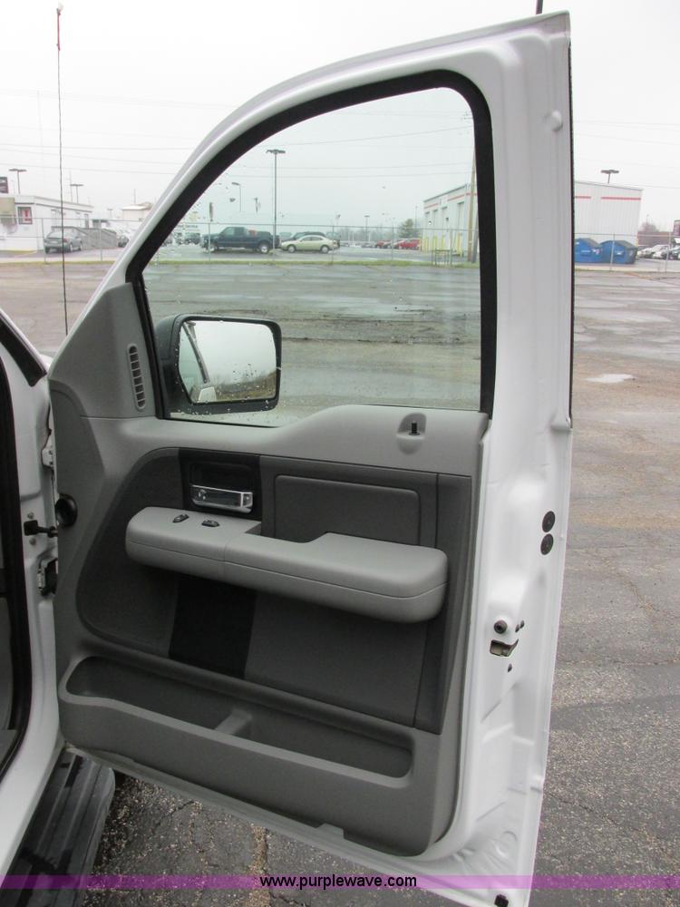 image for item E7002 2007 Ford F150 XLT SuperCrew pickup truck