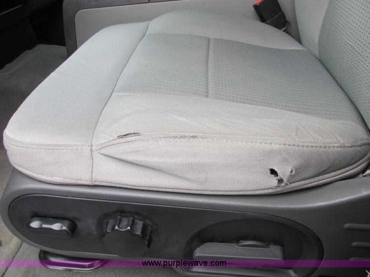 image for item E7002 2007 Ford F150 XLT SuperCrew pickup truck